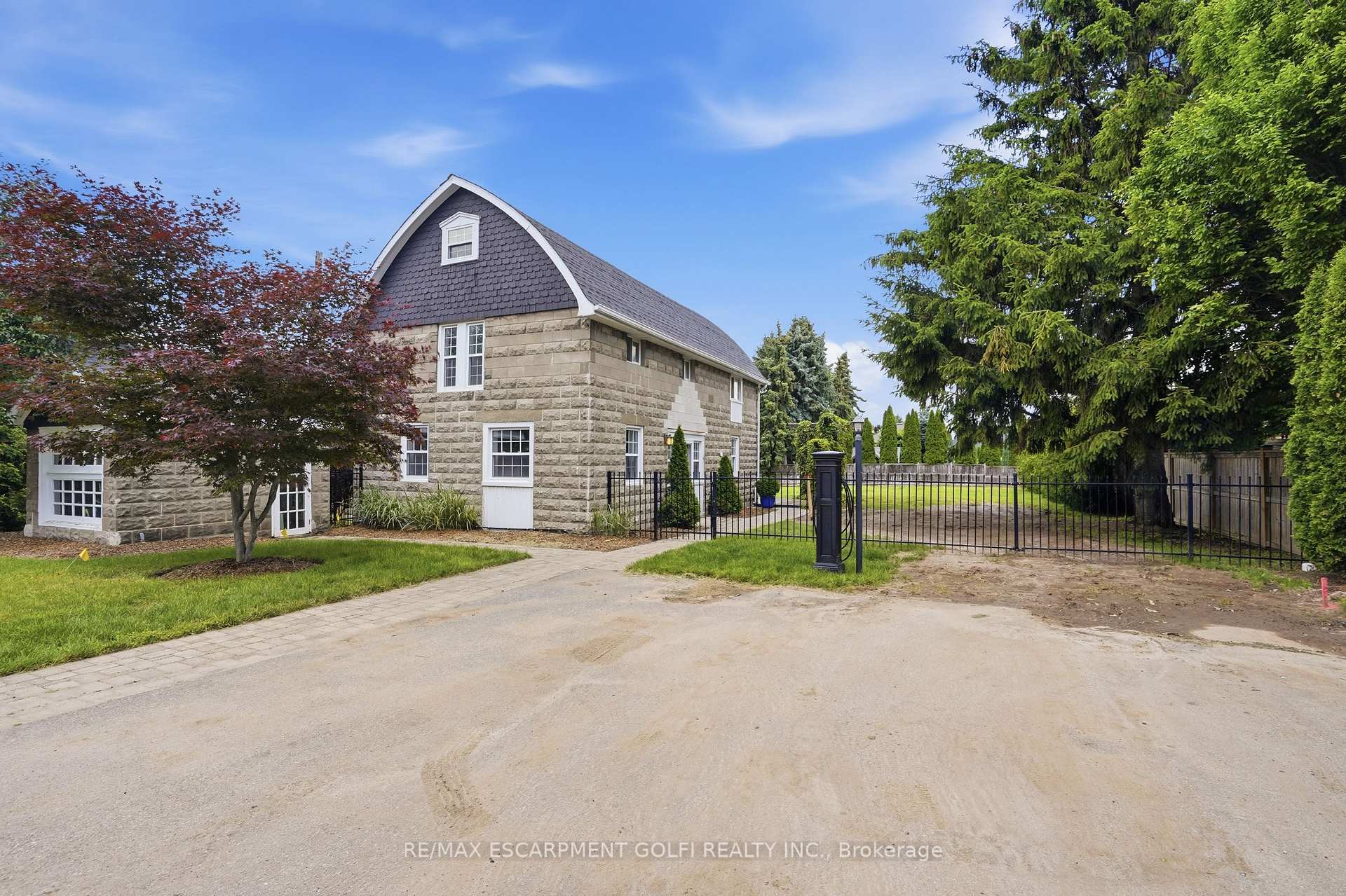 292 MAIN Street W C, Grimsby, ON L3M 1S4