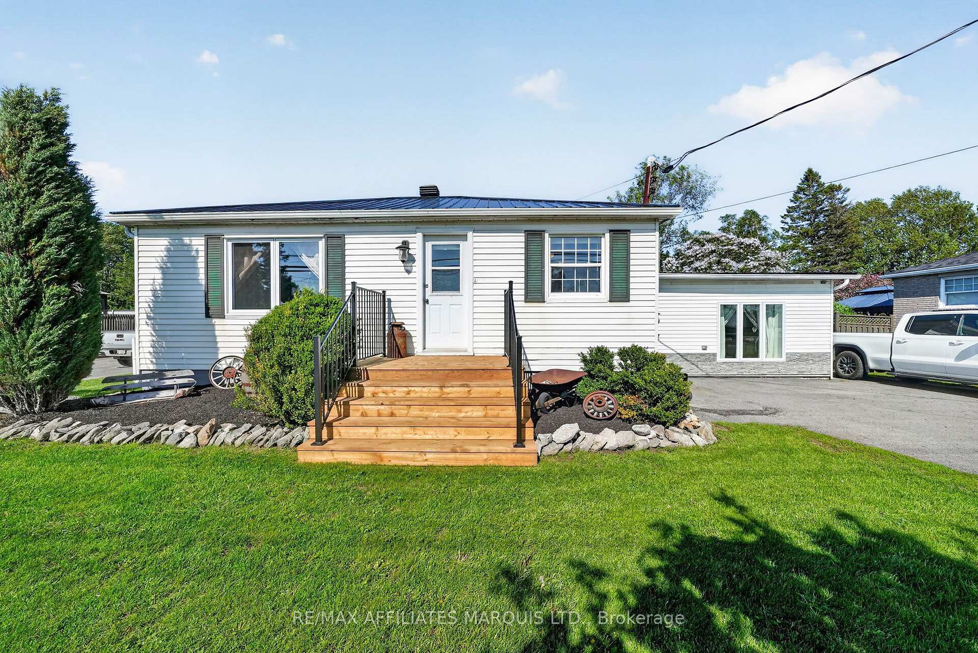 5601 138 Highway, South Stormont, ON K0C 2A0
