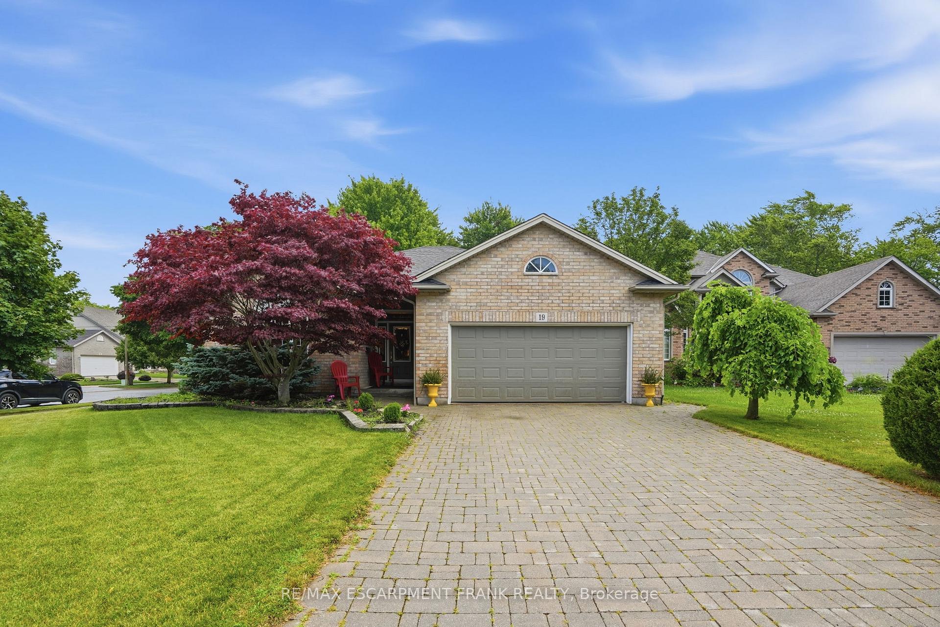 19 Green Pointe Drive, Welland, ON L3C 6Y2