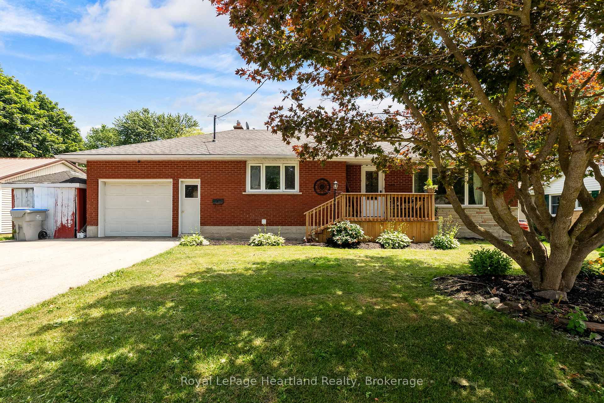 240 Elm Avenue N, North Perth, ON N4W 3E8