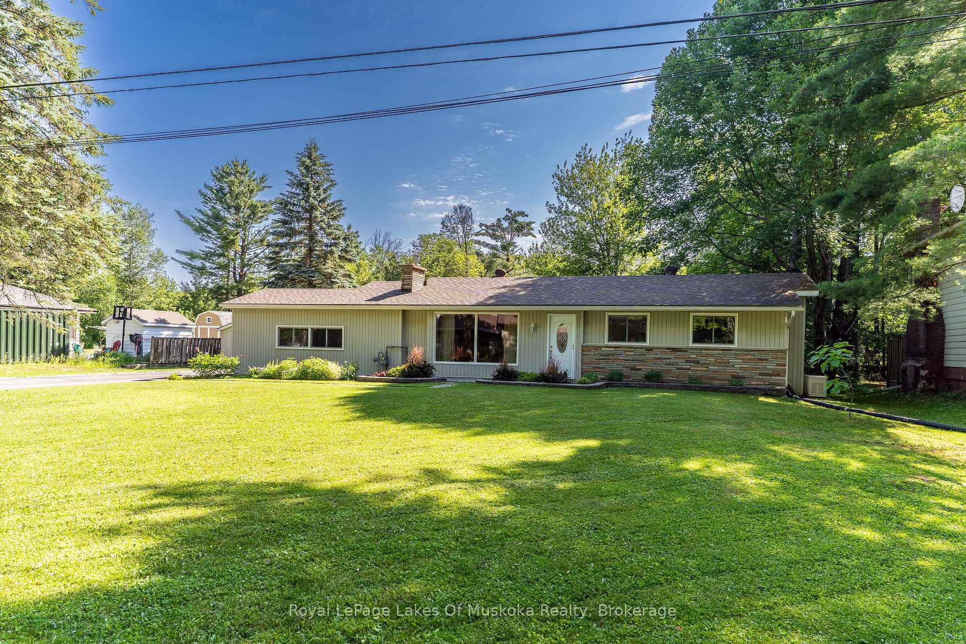 130 Robinson Avenue, Gravenhurst, ON P1P 1R5