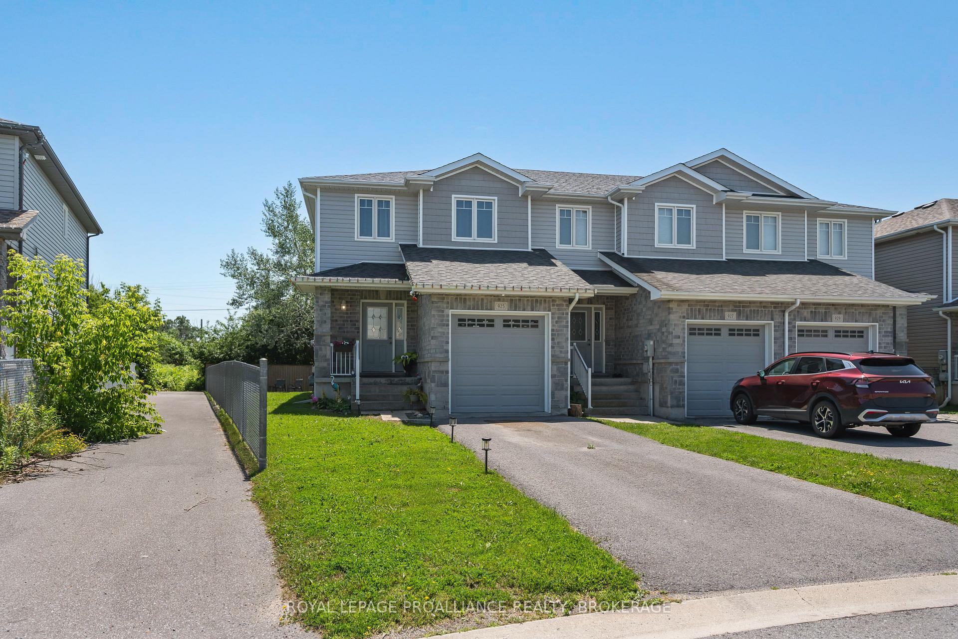 925 Blossom Street, Kingston, ON K7P 0N2