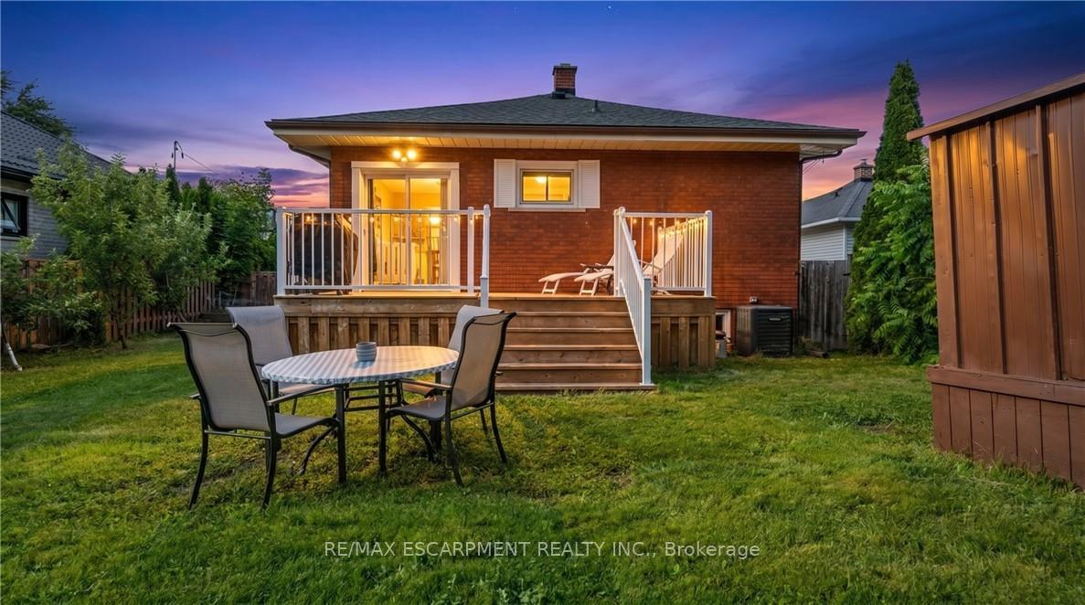 17 ALBA Street, Hamilton, ON L8G 1N9