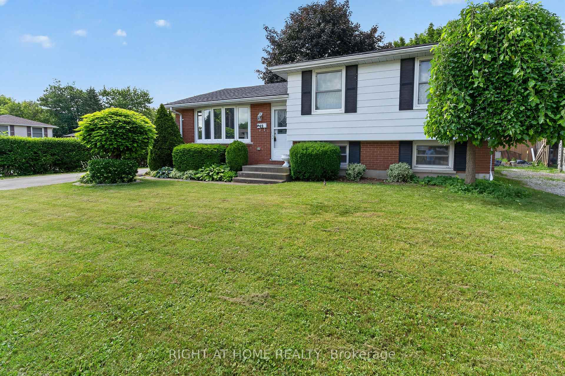 49 Locke Avenue, St. Thomas, ON N5P 3Y4